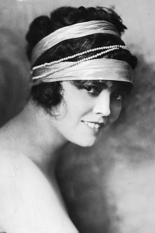 Helen Wolcott as Taleaa