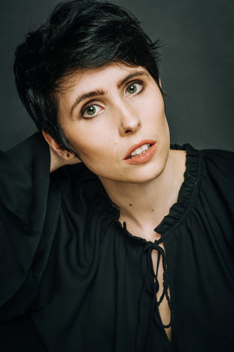 Ariel Hansen as Evelyn