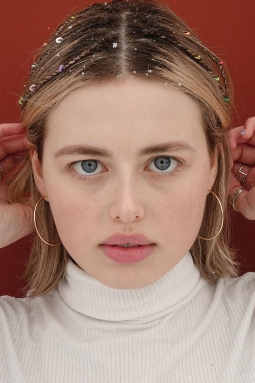 Zoe Winther-Hansen as Thea Jacobsen