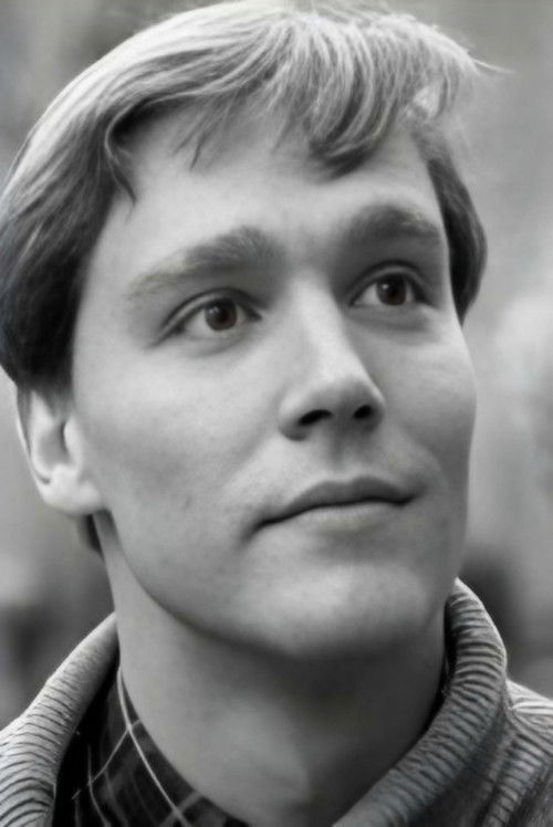 Sergei Stolyarov as Artyom Schaefer