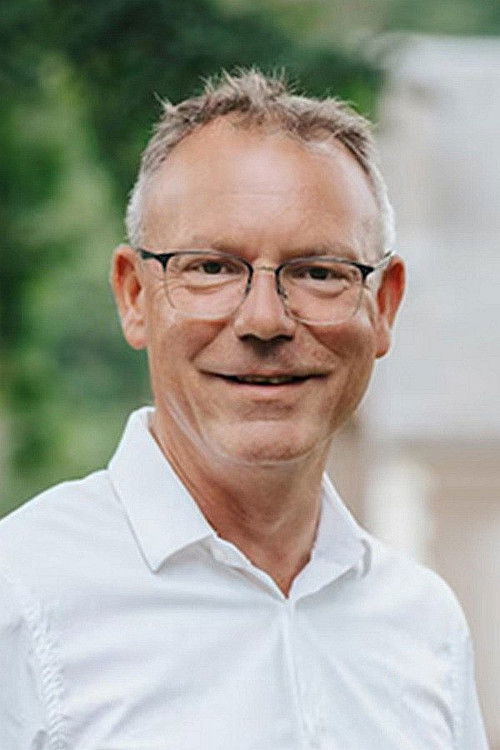 Illya Rijnberg as Self - B&B owner of Château de Viviez in France (Vivies)