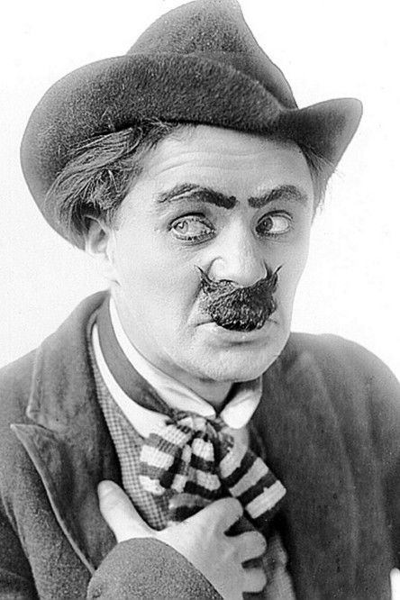 Billy Armstrong as Father in Portrait Session (uncredited)