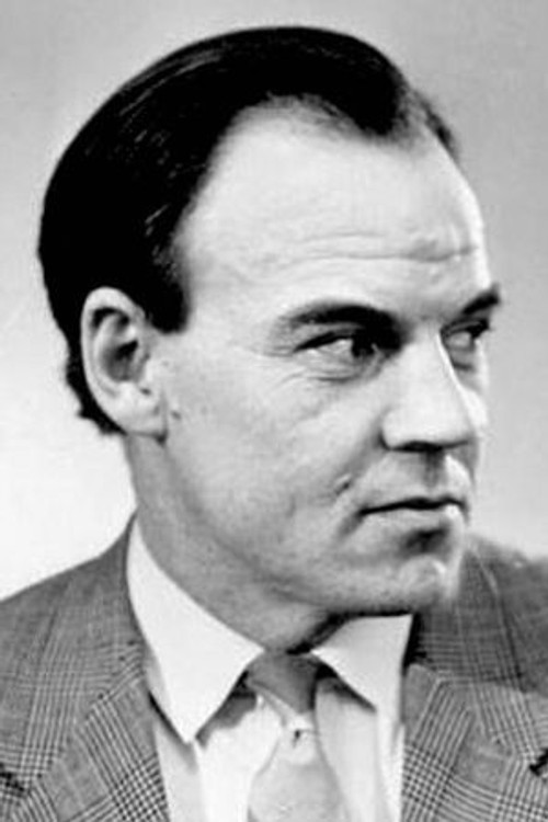 Mikhail Gluzskiy as Administrator gostinitsy