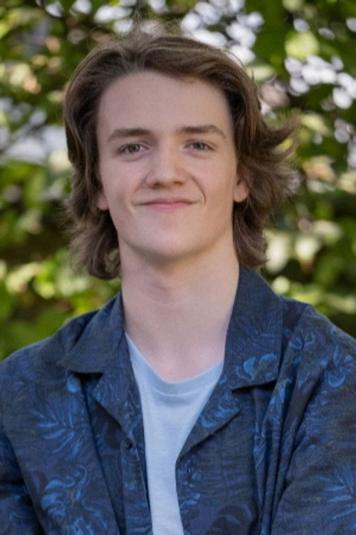 Hieronymus Glover as Narrator