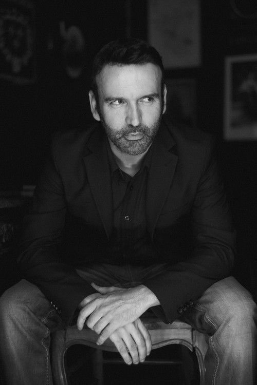 Willy Kazza as Le Médecin