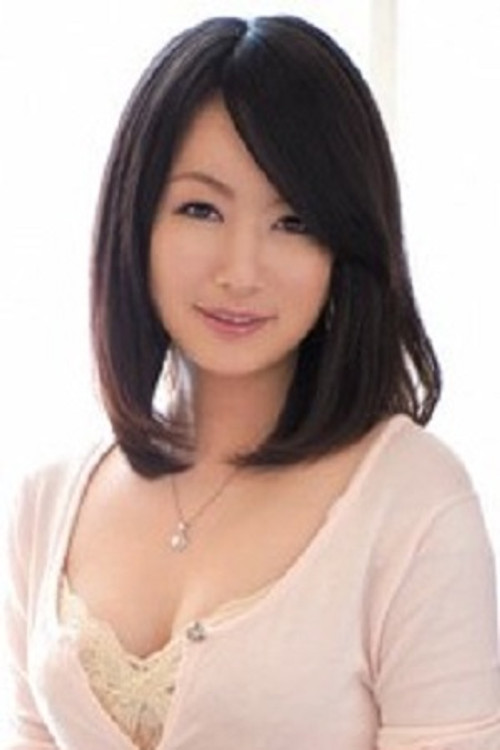 Yumi Iwasa as Yumi Iwasa