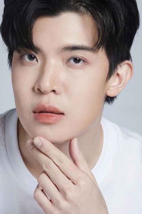 Sutthiphat Thuanthong as Mhee