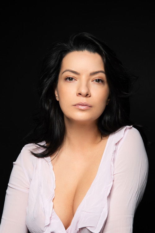 Anca Dinicu as Bucur