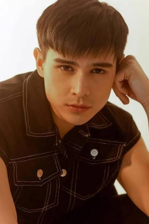 Ralph De Leon as Phil