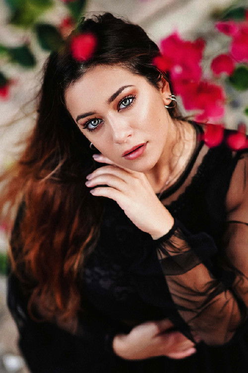 Giulia Bellu as Greta