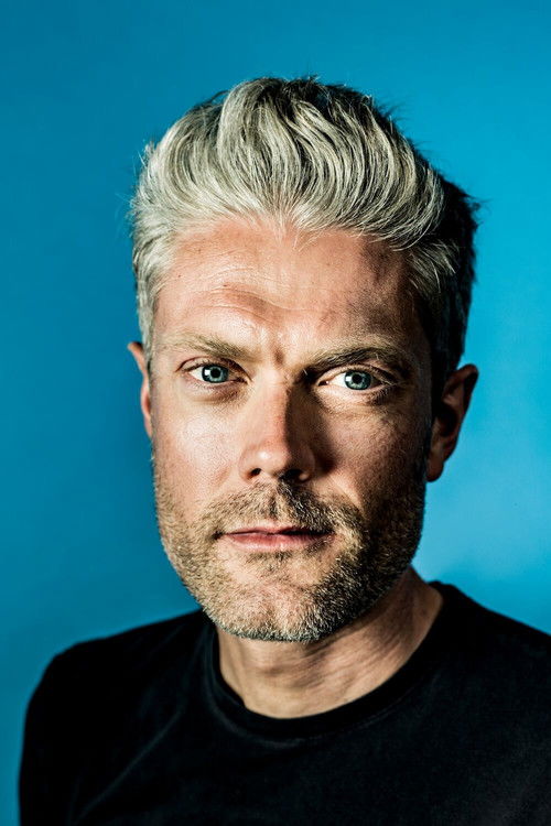 Maarten Vangramberen as Interviewer