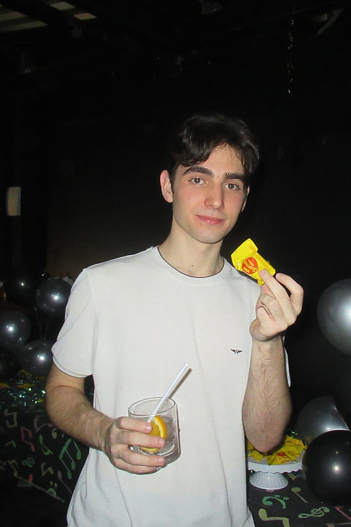 Iago Branquinho as Homem / Garoto