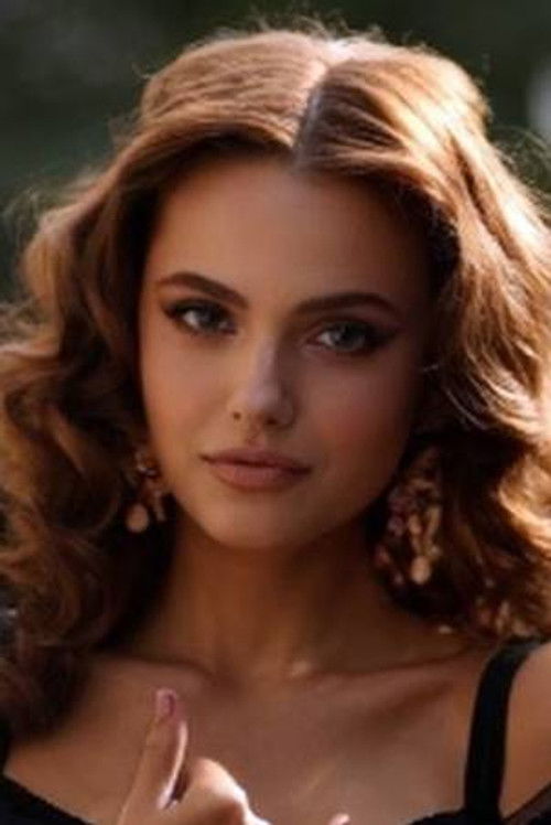 Alexandra Coman as Dorina