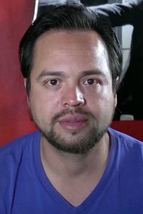 Héctor Torres as Juez