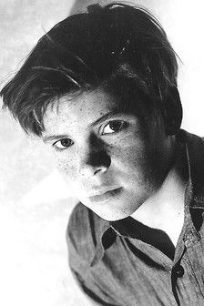 Tommy Bupp as Dave Dunston