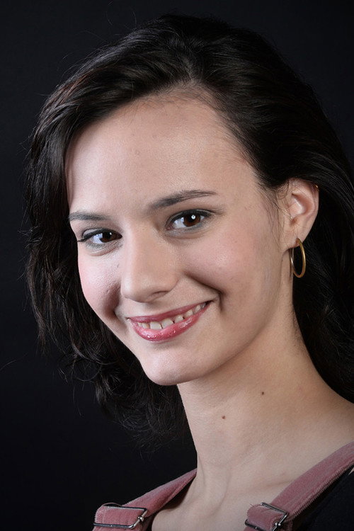 Szonja Rudolf as Túna