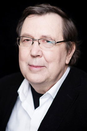 Maciej Wojtyszko as w roli własnej; reżyser serialu