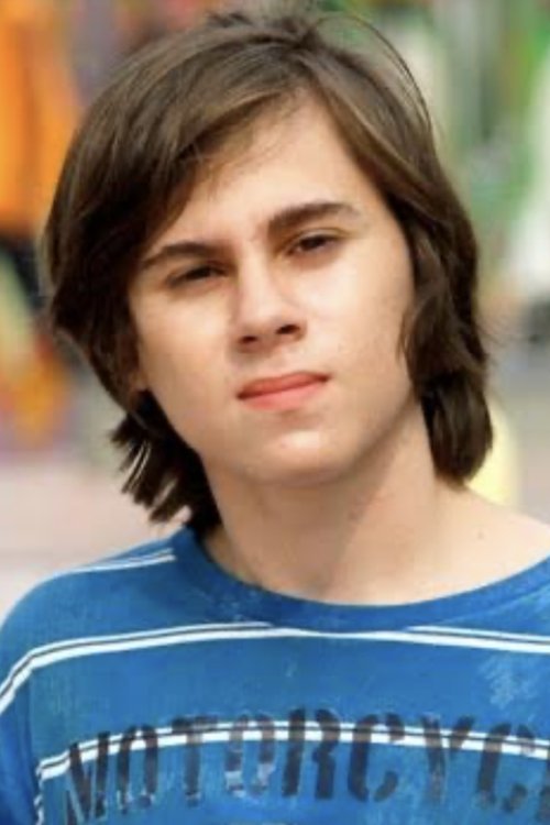 Rafael Miguel as Antônio