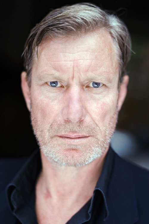 Hartmut Lange as Chief Robber