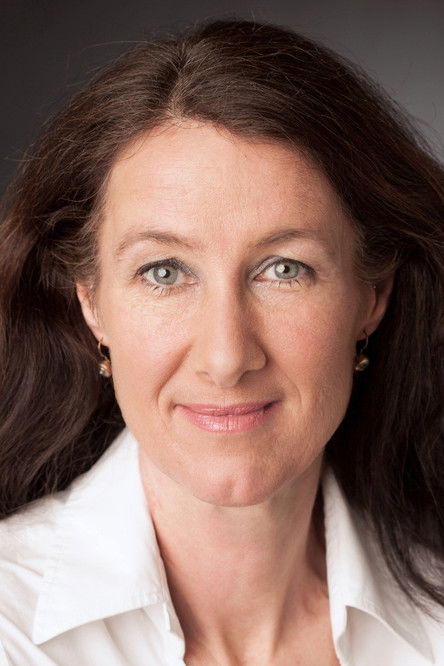 Maude Davey as Vivian