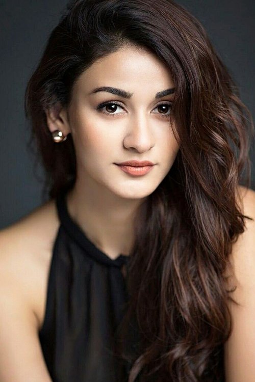 Aditi Arya as Riddhi