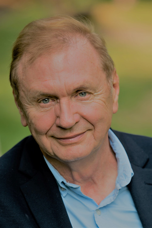 Jack Barsky as Entrevistado, ex-agente da KGB