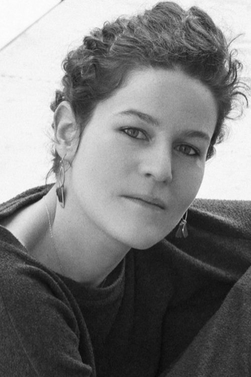 Clara Lama-Schmit as Emma