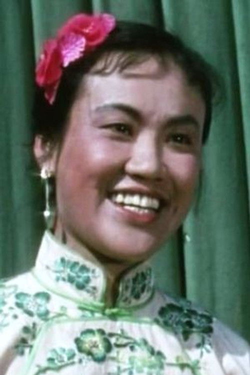 Hong Huang as 女歌唱家