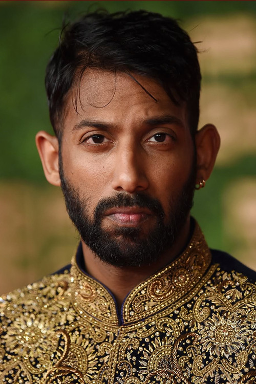 Lawrence Valin as Indian Father