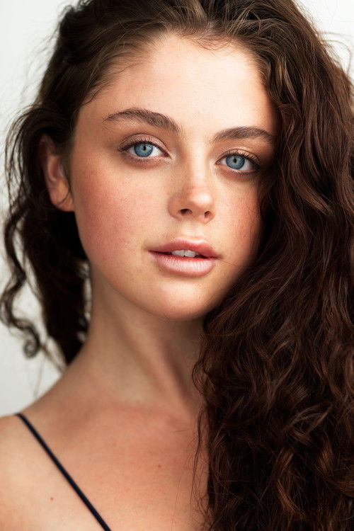 Georgie Murphy as Jenna Frost