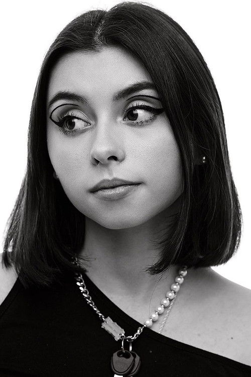 Daria Shikhanova as La Dora