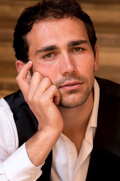 Walter Nestola as Riccardo