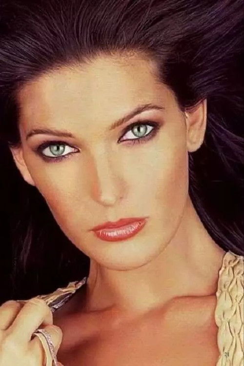 Alessia Merz as Maria