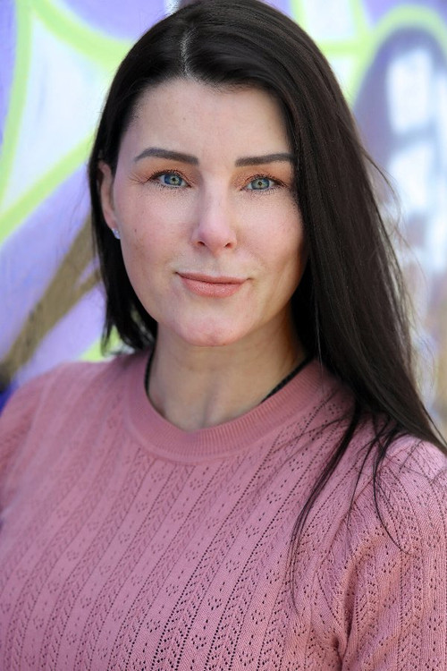 Amanda Himsworth as Cult Member