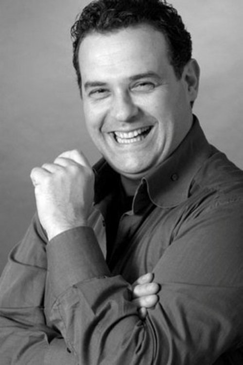 Niki Giustini as Carabiniere