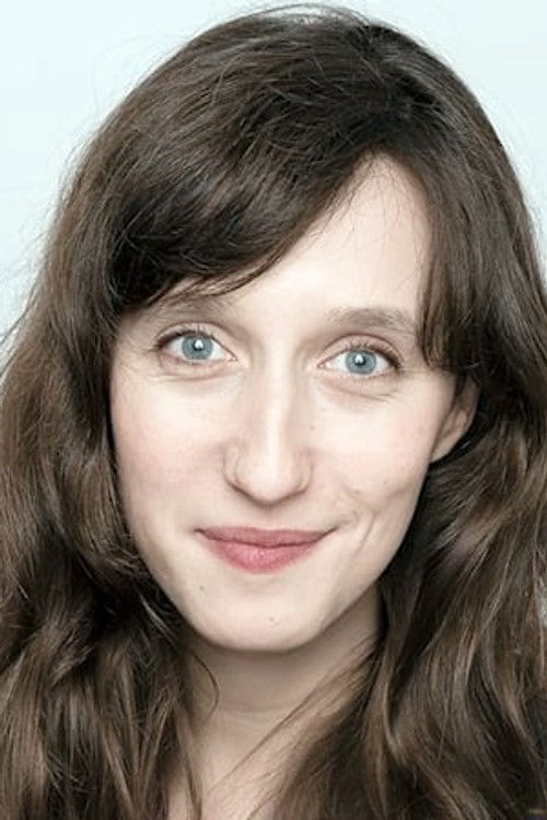 Loudia Gentil as Lola