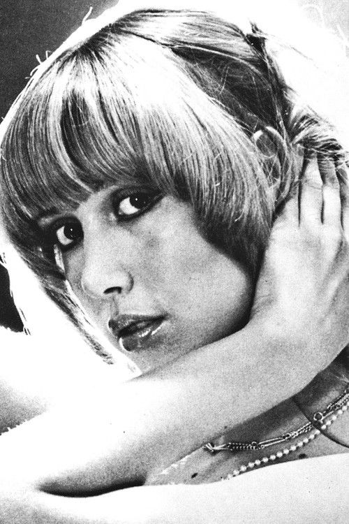 Livia Romano as Marisa