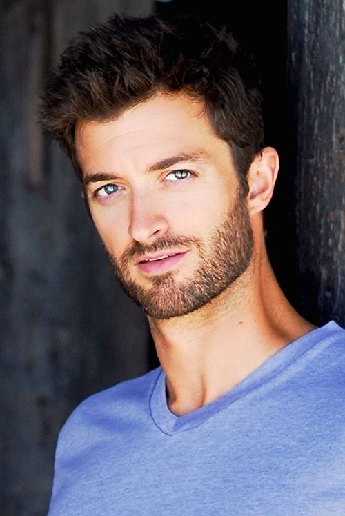 Eric Tiede as Reggie