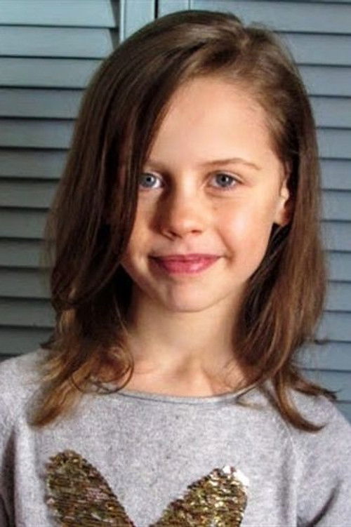 Stella Fenouillet as Zoé