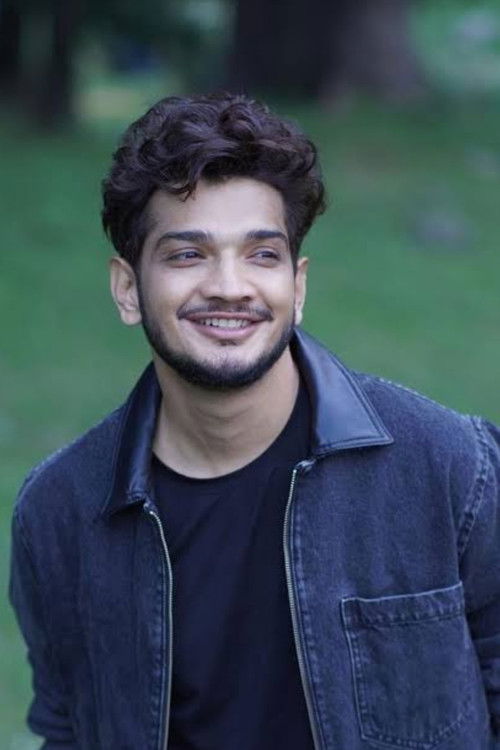 Munawar Faruqui as Arif