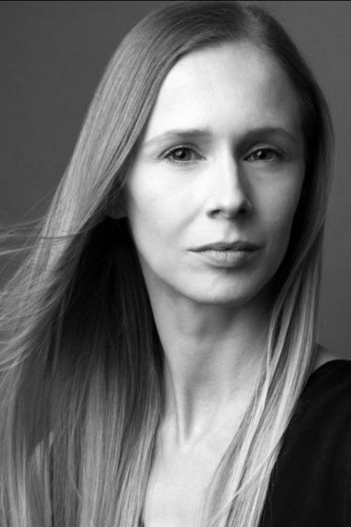 Stina Quagebeur as Myrtha