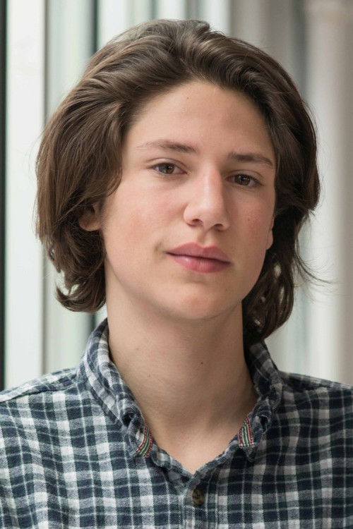 Darragh Flamand as Jeune homme à la fête