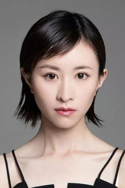 Ye Siqi as Female Celebrity 女明星
