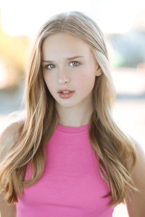 Peyton Amelia Feltham as Sophie