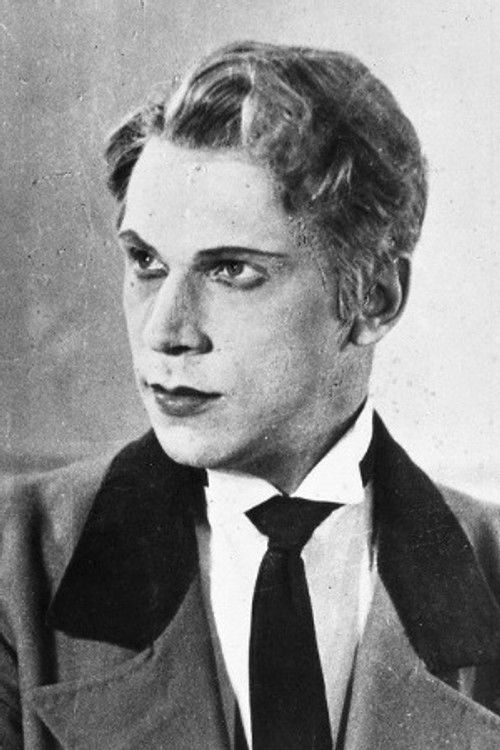 Boris Tsukanov as Гавриил Бобров