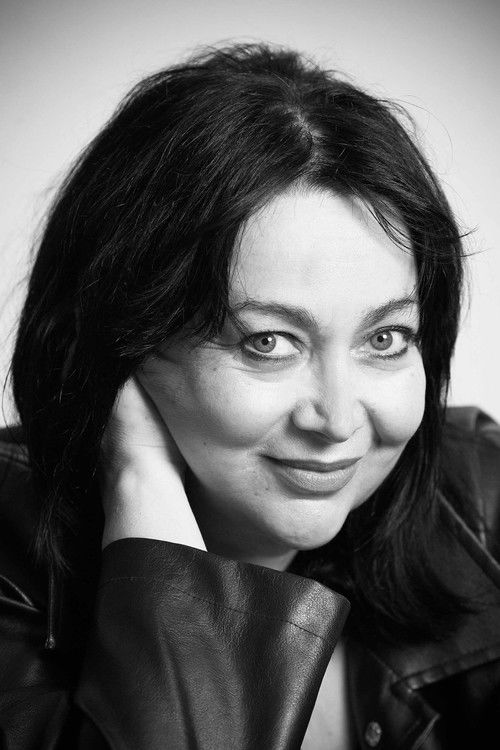 Viviana Alivizache as Wanda Serafim