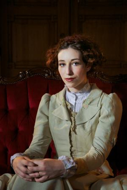 Solène Salvat as Marguerite