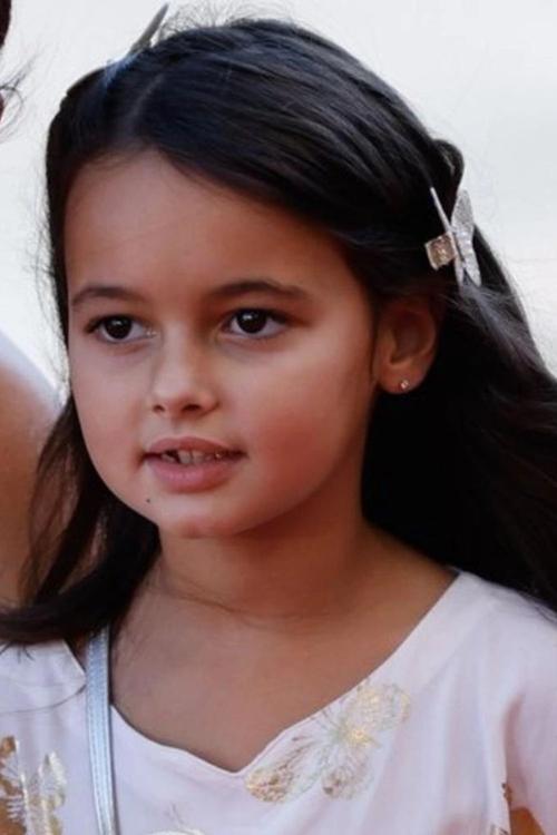 Callie Ferreira-Goncalves as Leïla