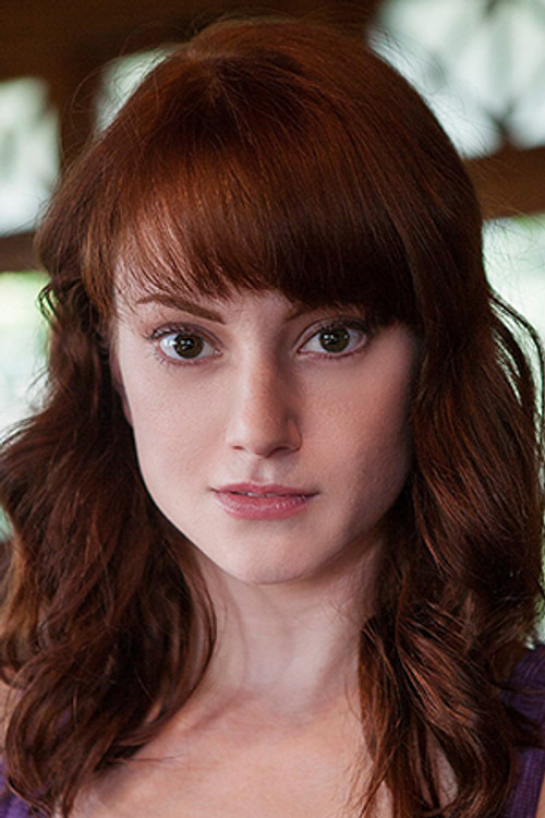 Madeleine Heil as Paris Michaels