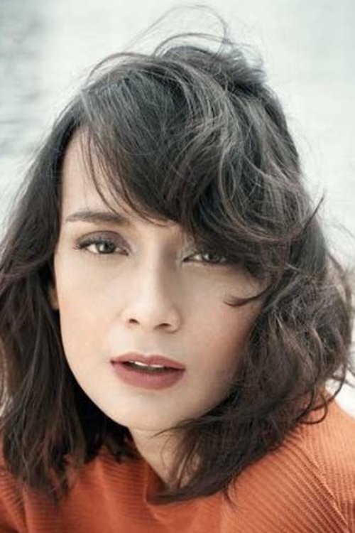 Cristina Suzanne as Hayati